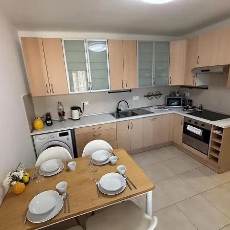Center 2 Bedroom Ac Lejlighed